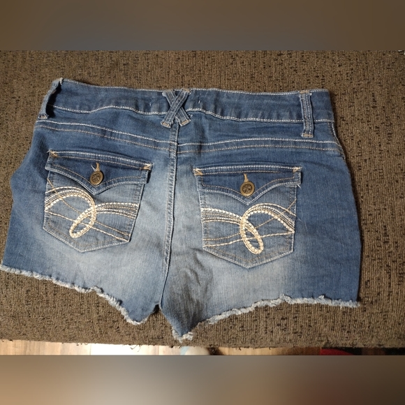 No Boundaries Rip Shorts - Picture 2 of 6